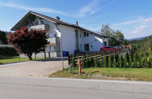 Lehen Apartment | Ferienwohnung mit Grillmöglichkeit im Garten und Gästekarte des GUTI-System