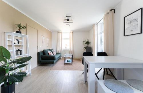 Striesen Apartment | Ferienwohnung mit Parkplatz & Balkon nahe Elbe