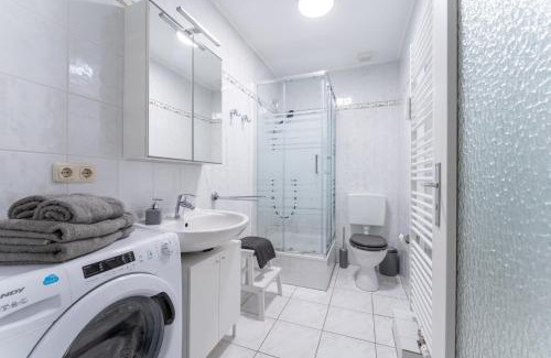 Striesen Apartment | Ferienwohnung mit Parkplatz & Balkon nahe Elbe