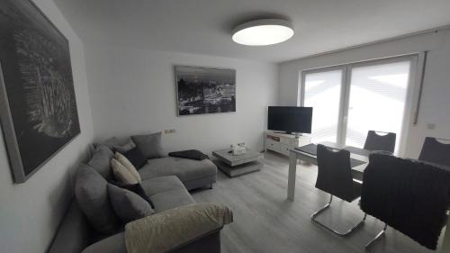 Godelheim Apartment | Ferienwohnung MW 4a bis72 m2 Höxter Weserbergland Weser 1-2P 1SZi mBad 3-4P 2SZi m2Bäder Terrasse Wäsche Endreinigung Self CheckIn