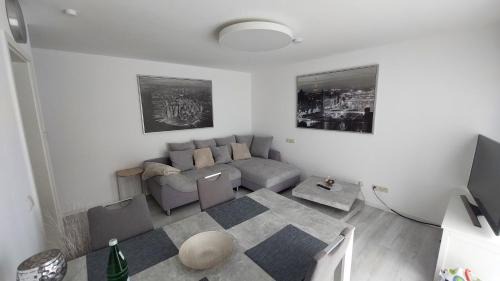Godelheim Apartment | Ferienwohnung MW 4a bis72 m2 Höxter Weserbergland Weser 1-2P 1SZi mBad 3-4P 2SZi m2Bäder Terrasse Wäsche Endreinigung Self CheckIn