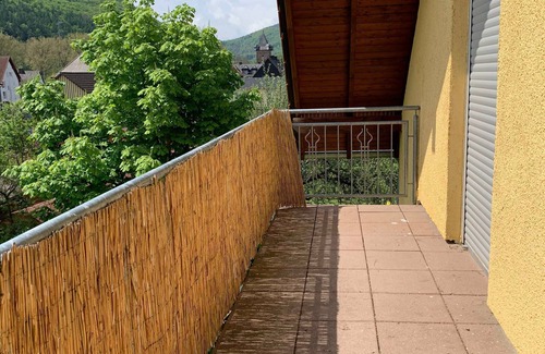 Edertal Apartment | Ferienwohnung Pusteblume - 2 Schlafzimmer, Küche, Wohnzimmer, Bad, Balkon