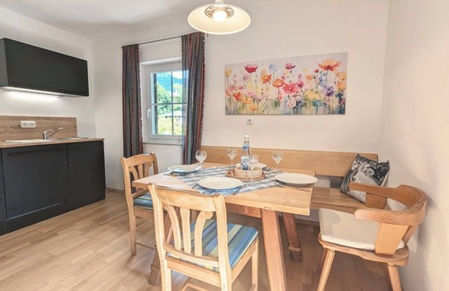 Gmain Apartment | Ferienwohnung Straußstraße, 75 qm mit 2 Schlafzimmern in Ruhiger Lage