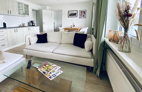 Seeon-Seebruck Apartment | Ferienwohnung Seeblick, 50 qm, 1 Sep. Schlafzimmer mit Balkon