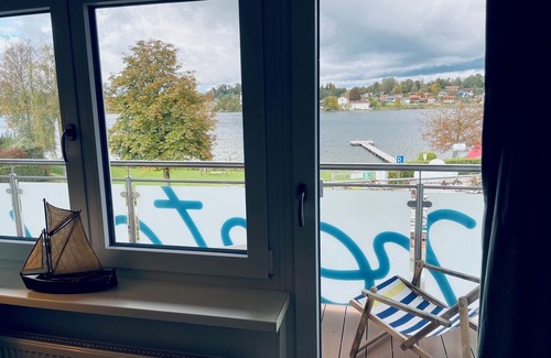Seeon-Seebruck Apartment | Ferienwohnung Seeblick, 50 qm, 1 Sep. Schlafzimmer mit Balkon