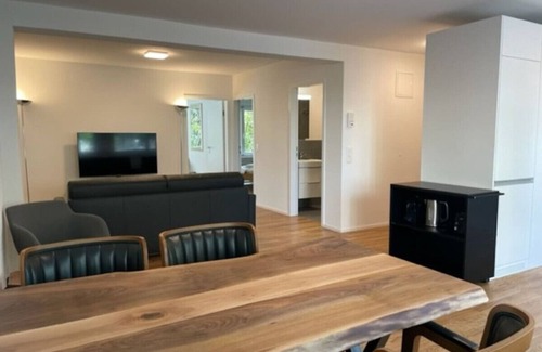 District 8 Apartment | Ferienwohnung Skyblue 8