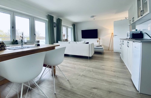Seeon-Seebruck Apartment | Ferienwohnung Sundowner, 40 qm, 1 Sep. Schlafzimmer mit Balkon