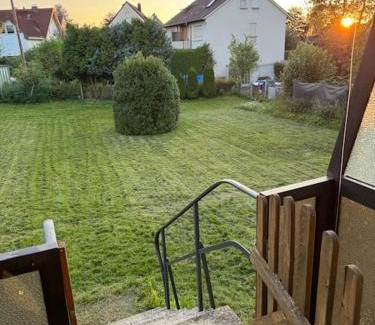 Kuenzell Apartment | Ferienwohnung-Viel Platz-großer eingezäunter Garten-vollausgestattete Küche-Wallbox