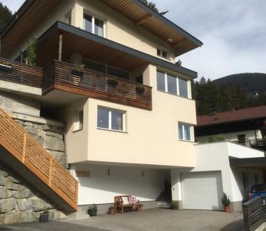 Hoarberg Apartment | Ferienwohnung Walder