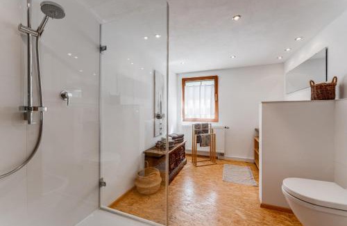 Gruenenbach Apartment | Ferienwohnung Wiesengrün - uriger Hüttenstil