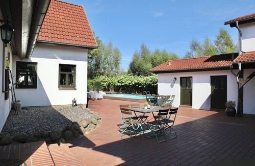 Dargun Apartment | Ferienwohnung Wollin Alte Schule Barlin Mecklenburg Pool