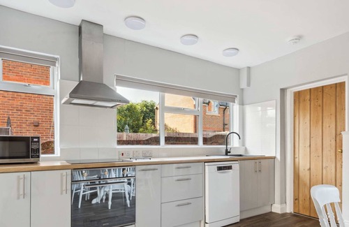 Henley House | Fern House - Cosy 3 bedroom house with garden
