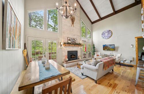 Charter Hills House | Fern Leaf Lodge