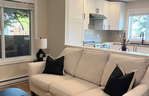 Fernwood Apartment | Fernwood Newly Renovated Suite