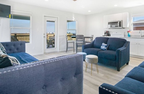 Gilchrist House | Fetching, cozy home, Sleeps 4! Pet&kid friendly!