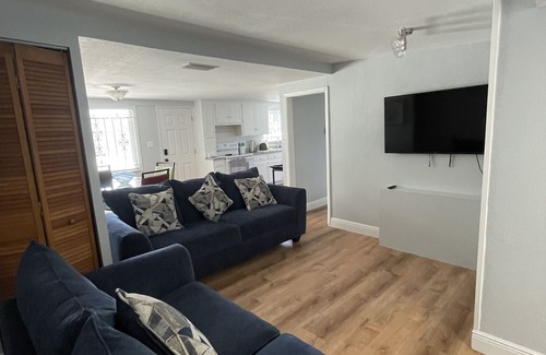 Tampa Apartment | Few blocks from Raymond James Stadium