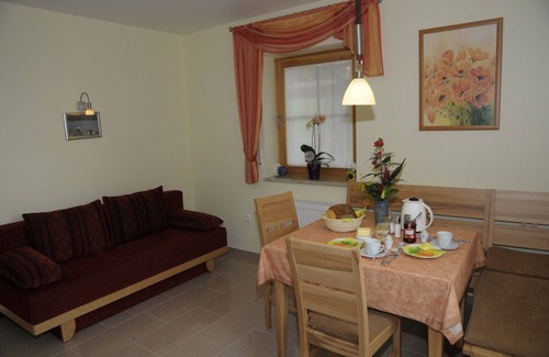Ramsberg Apartment | FeWo (40qm) mit Freisitz im Hof, Wohnküche und 1 Schlafzimmer