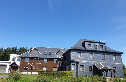 Siegmundsburg Apartment | Fewo im Gästehaus Werraquelle, Naturnah, Familienfreundlich, Tierlieb, Gruppen