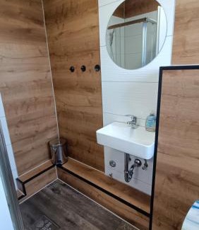Hessisch Oldendorf Apartment | FeWo Weserufer DIREKT am Wasser Radwanderweg 3-4 Personen Wlan