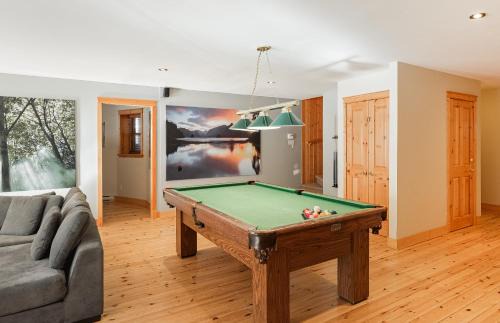 Fiddler Lake Resort Ski Chalet | Fiddler Lake Resort Chalet 61 Deer with pool