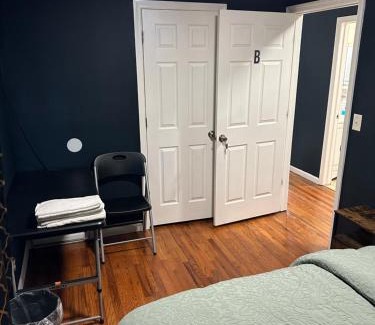 Irvington House | Fidelia Beryl Room, Queen Bed Minutes from Newark Liberty International Airport and Newark Penn Station