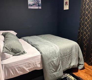 Irvington House | Fidelia Beryl Room, Queen Bed Minutes from Newark Liberty International Airport and Newark Penn Station