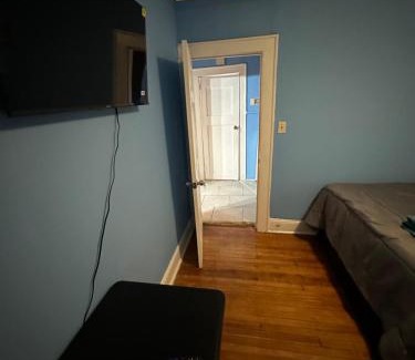 Irvington House | Fidelia Emerald Room Queen Bed within minutes of Newark Liberty International Airport and Newark Penn Station