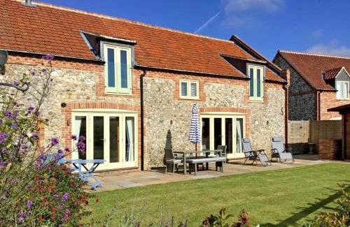 Docking House | Field Corner