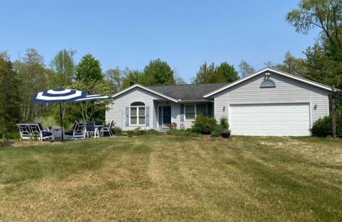 Fennville House | Fields of Fennville - Located on Lakeshore drive - pet friendly - close to public beach access!