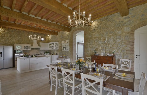 Siena Villa | Fienile: luxury countryside villa, shared pool, ideal base to discover Tuscany