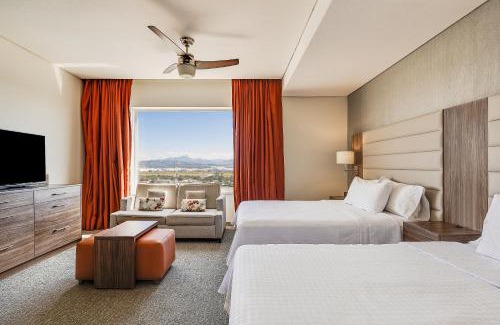 Silao Hotel | Fiesta Inn Suites Aeropuerto del Bajío