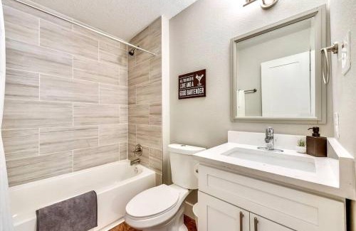 Old East Dallas Apartment | FIFA Ready Hello Gorgeous Flat near Downtown!