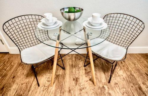 Old East Dallas Apartment | FIFA Ready Love for Dallas - Close to Deep Ellum & AAC