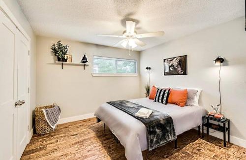 Old East Dallas Apartment | FIFA Ready Love for Dallas - Close to Deep Ellum & AAC