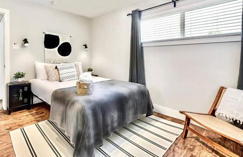 Old East Dallas Apartment | FIFA Ready Near Deep Ellum Downtown Dallas Flat