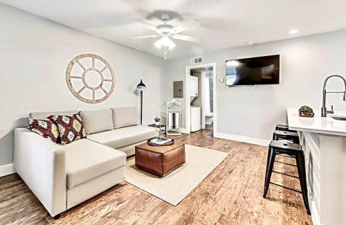 Old East Dallas Apartment | FIFA Ready Near Deep Ellum Downtown Dallas Flat