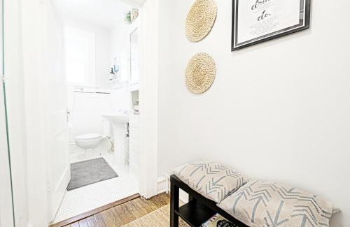 Lower Greenville Apartment | FIFA Ready The 1920s Mainstay Studio Flat on Lower Greenville