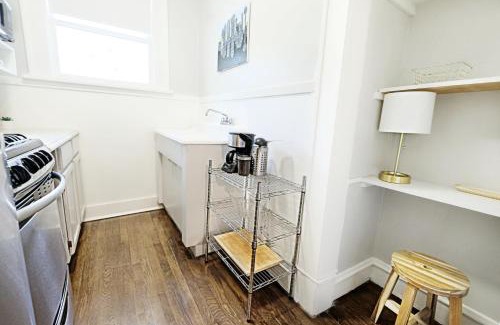 Lower Greenville Apartment | FIFA Ready The 1920s Mainstay Studio Flat on Lower Greenville