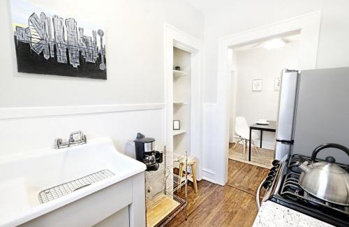 Lower Greenville Apartment | FIFA Ready The 1920s Mainstay Studio Flat on Lower Greenville