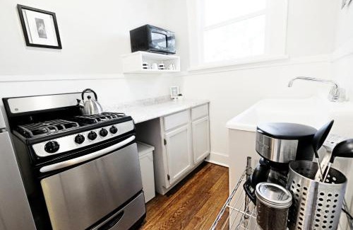 Lower Greenville Apartment | FIFA Ready The 1920s Mainstay Studio Flat on Lower Greenville