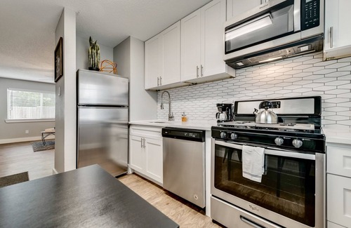 Old East Dallas Apartment | FIFA Ready The Eastside Flat ARBORETUM TICKETS INCLUDED