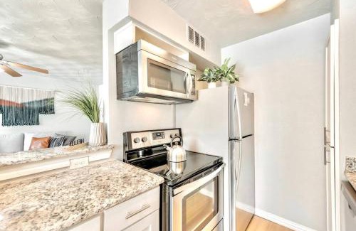 Old East Dallas Apartment | FIFA Ready The Munger Proper - Spa Pool