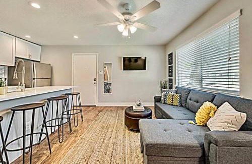 Old East Dallas Apartment | FIFA Ready The Rhythm Room Near Downtown Dallas!