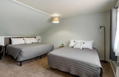 Mayfield Apartment | Fife Lake Lodge 2BR Loft with Kitchen & Lake Views