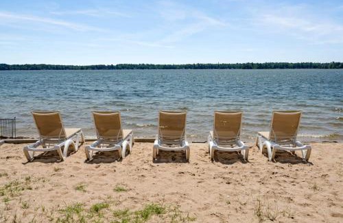 Mayfield Apartment | Fife Lake Lodge 2BR Loft with Kitchen & Lake Views