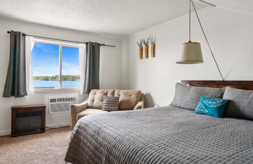 Mayfield Apartment | Fife Lake Lodge Multi-Level Lake View King Suite