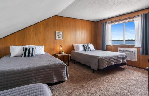 Mayfield Apartment | Fife Lake Lodge Multi-level Suite with Lake Views