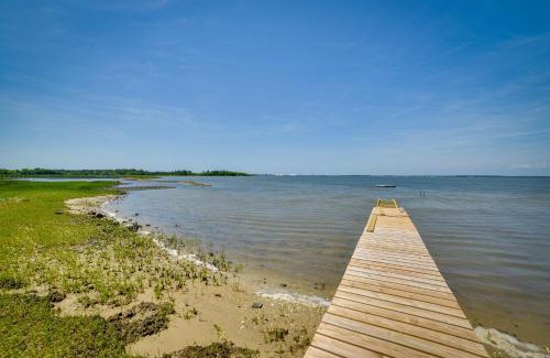 Morehead City House | Fifties Beaufort Home with Patio, On Newport River!