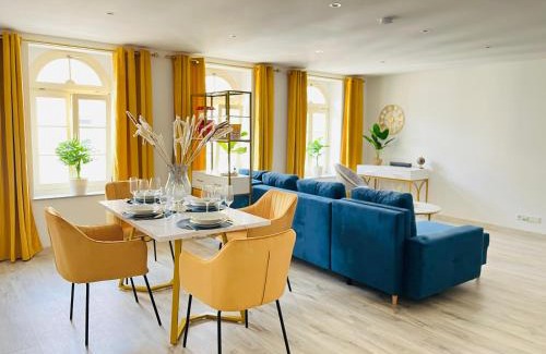 Goerlitz Apartment | FILMAP-Charmant-Modern-Zentral-Balkon-Beamer-Spieletisch