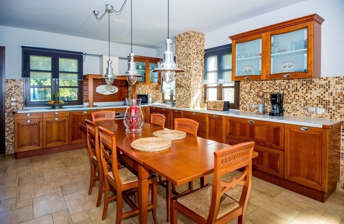 Karavados Villa | Filon Ktima Beachfront Upscale Villa